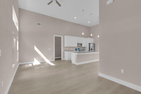 House in Sebring, Florida 4 bedrooms, 207.92 sq.m. № 1780360 - photo 3