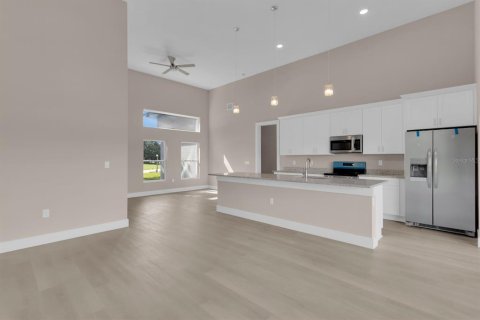 House in Sebring, Florida 4 bedrooms, 207.92 sq.m. № 1780360 - photo 8