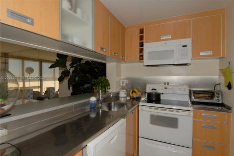 Copropriété à louer à Miami, Floride: 1 chambre, 71.35 m2 № 2154872 - photo 7