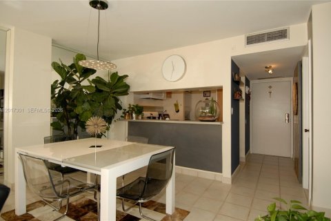 Copropriété à louer à Miami, Floride: 1 chambre, 71.35 m2 № 2154872 - photo 6