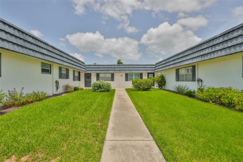 Condo in Sun City Center, Florida, 1 bedroom  № 1778530 - photo 4
