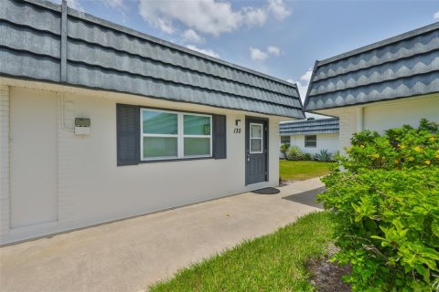 Condo in Sun City Center, Florida, 1 bedroom  № 1778530 - photo 1