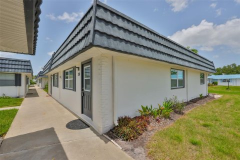 Condo in Sun City Center, Florida, 1 bedroom  № 1778530 - photo 3