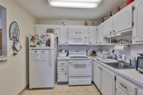Condo in Sun City Center, Florida, 1 bedroom  № 1778530 - photo 11