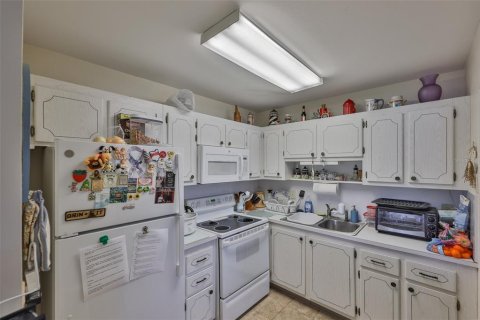 Condo in Sun City Center, Florida, 1 bedroom  № 1778530 - photo 13