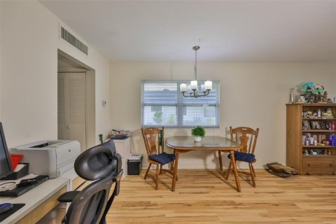 Condo in Sun City Center, Florida, 1 bedroom  № 1778530 - photo 8