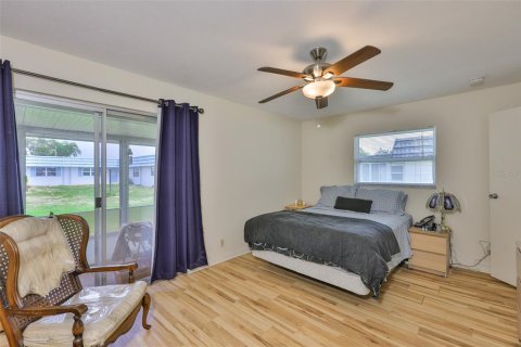 Condo in Sun City Center, Florida, 1 bedroom  № 1778530 - photo 16