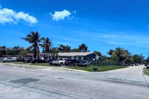 Commercial property in Miami, Florida 178.37 sq.m. № 2090010 - photo 3