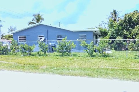Commercial property in Miami, Florida 178.37 sq.m. № 2090010 - photo 4