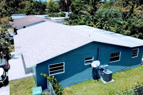 Commercial property in Miami, Florida 178.37 sq.m. № 2090010 - photo 6