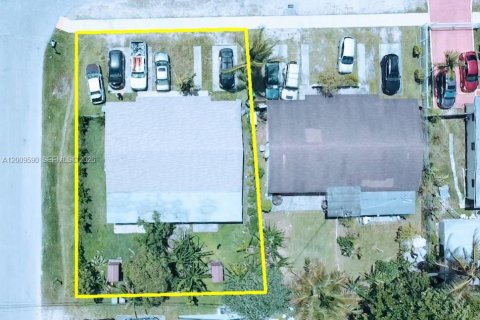 Commercial property in Miami, Florida 178.37 sq.m. № 2090010 - photo 2