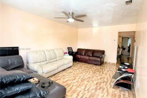 Commercial property in Miami, Florida 178.37 sq.m. № 2090010 - photo 8