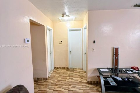Commercial property in Miami, Florida 178.37 sq.m. № 2090010 - photo 9