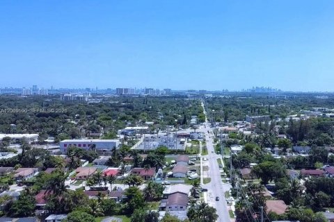 Commercial property in Miami, Florida 178.37 sq.m. № 2090010 - photo 15