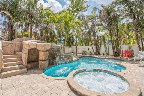 Villa ou maison à vendre à Sarasota, Floride: 8 chambres, 380.34 m2 № 1787311 - photo 1