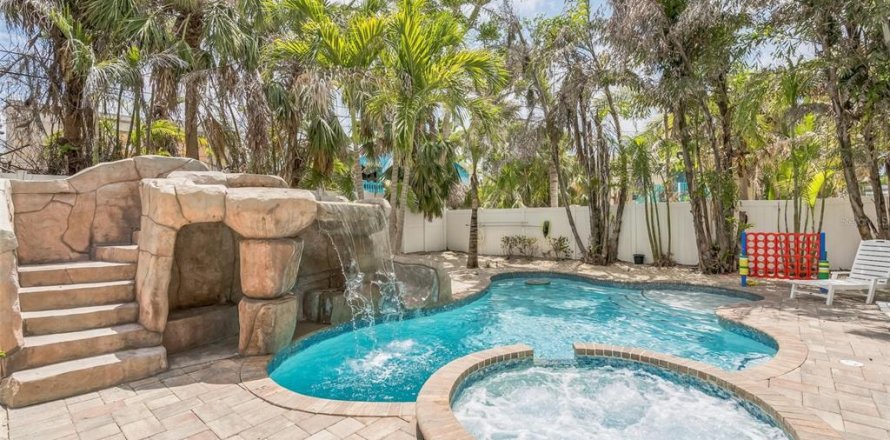 Villa ou maison à Sarasota, Floride 8 chambres, 380.34 m2 № 1787311