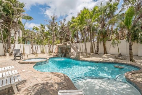 Villa ou maison à vendre à Sarasota, Floride: 8 chambres, 380.34 m2 № 1787311 - photo 4