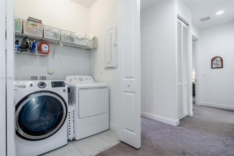 Adosado en alquiler en Pembroke Pines, Florida, 4 dormitorios, 154.22 m2 № 2049683 - foto 25