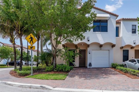 Adosado en Pembroke Pines, Florida 4 dormitorios, 154.22 m2 № 2049683