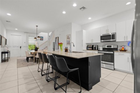 Adosado en alquiler en Pembroke Pines, Florida, 4 dormitorios, 154.22 m2 № 2049683 - foto 10