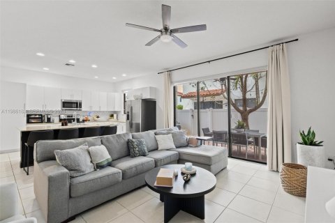 Adosado en alquiler en Pembroke Pines, Florida, 4 dormitorios, 154.22 m2 № 2049683 - foto 18