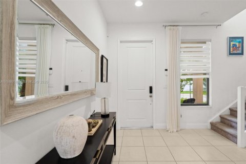 Adosado en alquiler en Pembroke Pines, Florida, 4 dormitorios, 154.22 m2 № 2049683 - foto 4