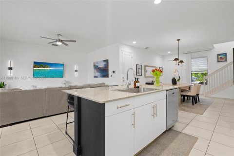 Adosado en alquiler en Pembroke Pines, Florida, 4 dormitorios, 154.22 m2 № 2049683 - foto 11