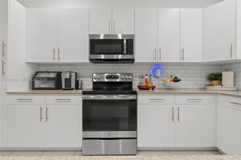 Adosado en alquiler en Pembroke Pines, Florida, 4 dormitorios, 154.22 m2 № 2049683 - foto 12