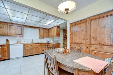 Casa en venta en Brandon, Florida, 4 dormitorios, 214.23 m2 № 1899199 - foto 17