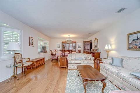 Casa en venta en Brandon, Florida, 4 dormitorios, 214.23 m2 № 1899199 - foto 9