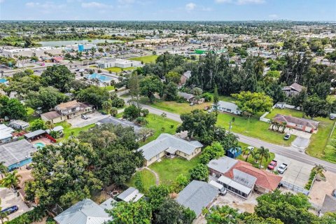 House in Bradenton, Florida 3 bedrooms, 205.41 sq.m. № 2403665 - photo 25
