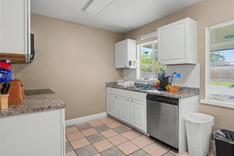 House in Bradenton, Florida 3 bedrooms, 205.41 sq.m. № 2403665 - photo 5