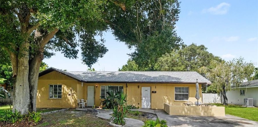 House in Bradenton, Florida 3 bedrooms, 205.41 sq.m. № 2403665