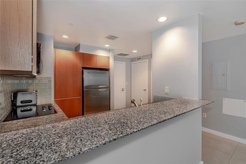 Condo in Miami, Florida  № 2053036 - photo 12