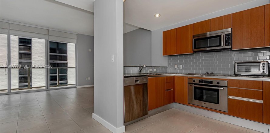 Studio in the Condo in Miami, Florida  № 2053036