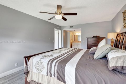 Copropriété à vendre à Pembroke Pines, Floride: 2 chambres, 140 m2 № 1668070 - photo 25