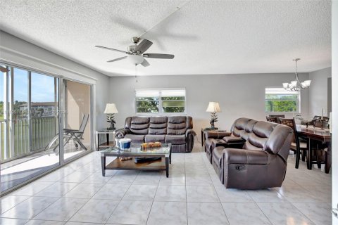 Copropriété à vendre à Pembroke Pines, Floride: 2 chambres, 140 m2 № 1668070 - photo 19