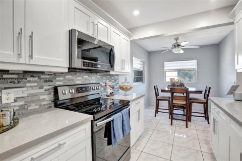 Copropriété à vendre à Pembroke Pines, Floride: 2 chambres, 140 m2 № 1668070 - photo 12