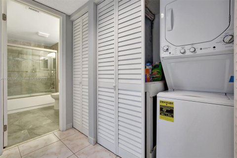 Copropriété à vendre à Pembroke Pines, Floride: 2 chambres, 140 m2 № 1668070 - photo 30