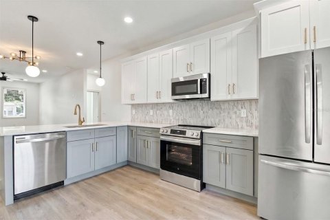 House in Tampa, Florida 3 bedrooms, 130.62 sq.m. № 2431813 - photo 8