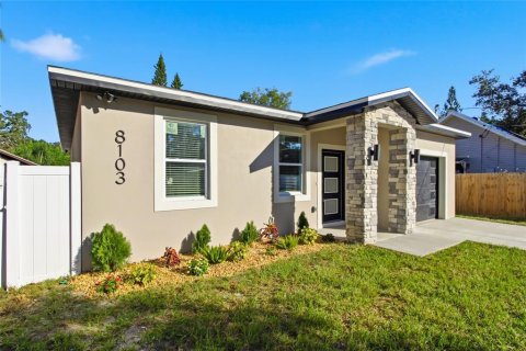 House in Tampa, Florida 3 bedrooms, 130.62 sq.m. № 2431813 - photo 2