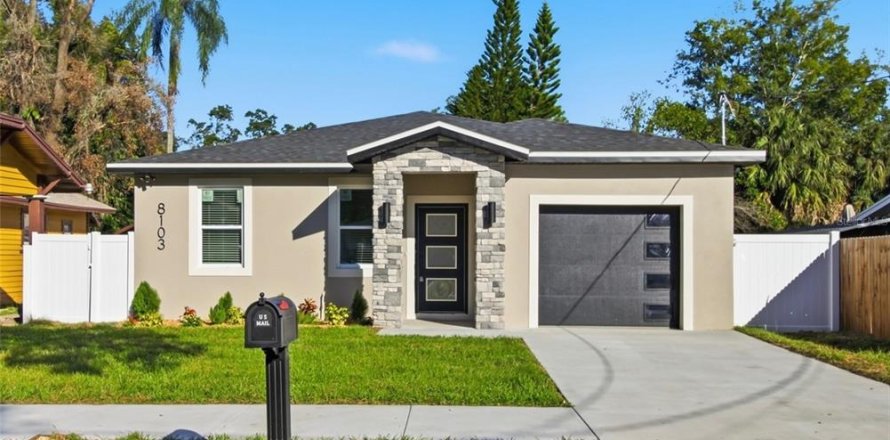 House in Tampa, Florida 3 bedrooms, 130.62 sq.m. № 2431813