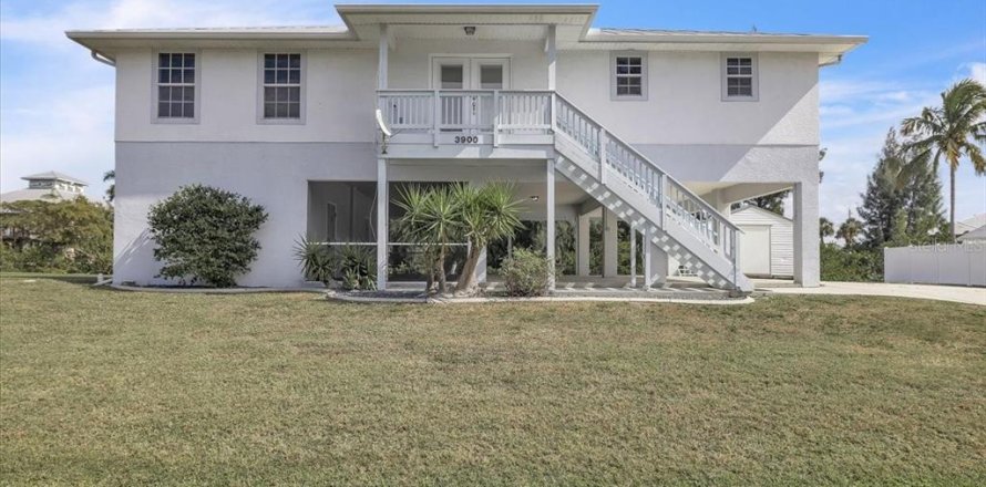 House in Punta Gorda, Florida 2 bedrooms, 172.33 sq.m. № 2103325