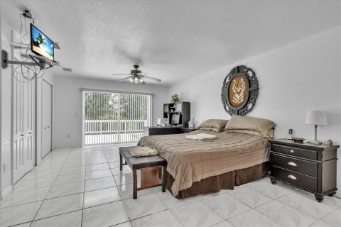 House in Punta Gorda, Florida 2 bedrooms, 172.33 sq.m. № 2103325 - photo 15