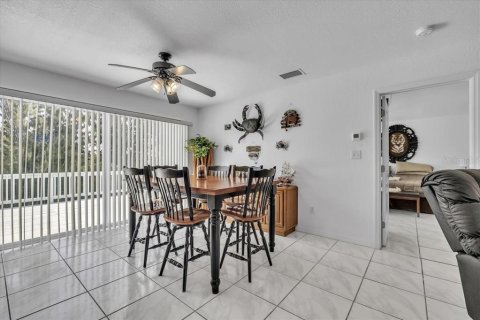 House in Punta Gorda, Florida 2 bedrooms, 172.33 sq.m. № 2103325 - photo 6