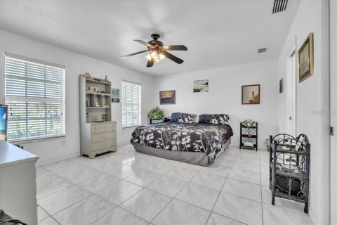 House in Punta Gorda, Florida 2 bedrooms, 172.33 sq.m. № 2103325 - photo 21