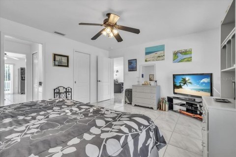 House in Punta Gorda, Florida 2 bedrooms, 172.33 sq.m. № 2103325 - photo 23