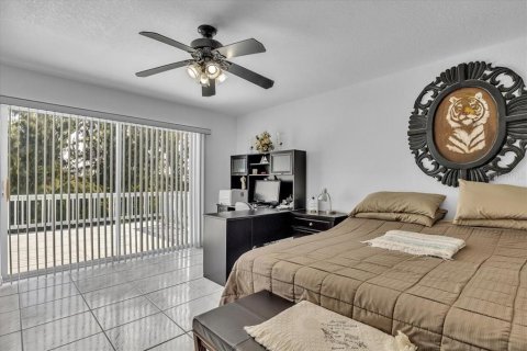 House in Punta Gorda, Florida 2 bedrooms, 172.33 sq.m. № 2103325 - photo 16