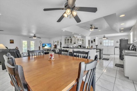 House in Punta Gorda, Florida 2 bedrooms, 172.33 sq.m. № 2103325 - photo 7