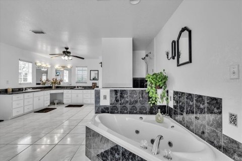 House in Punta Gorda, Florida 2 bedrooms, 172.33 sq.m. № 2103325 - photo 20